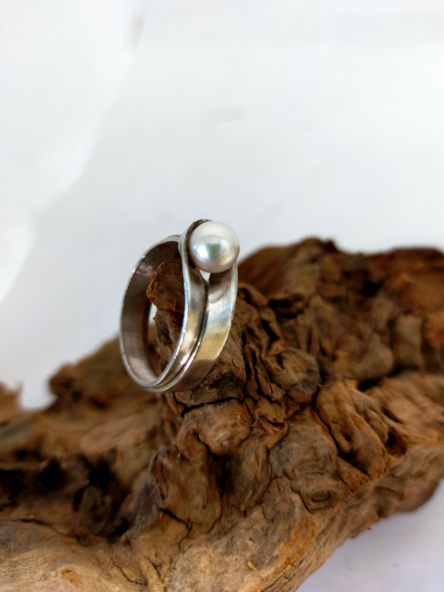 Zilveren ring witte parel